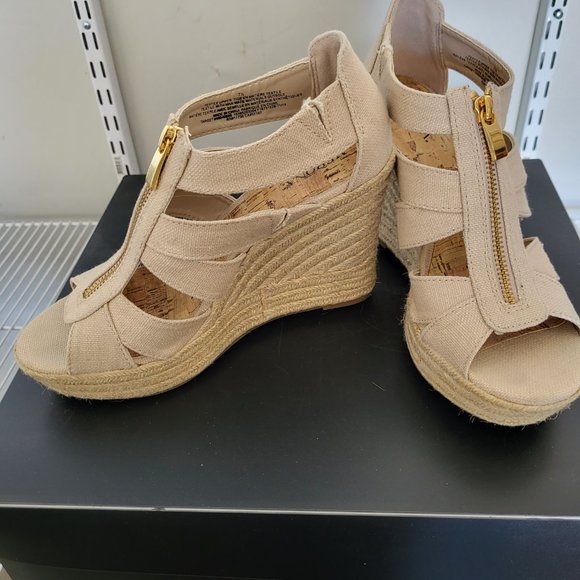 Sandals - Picture 4 of 6